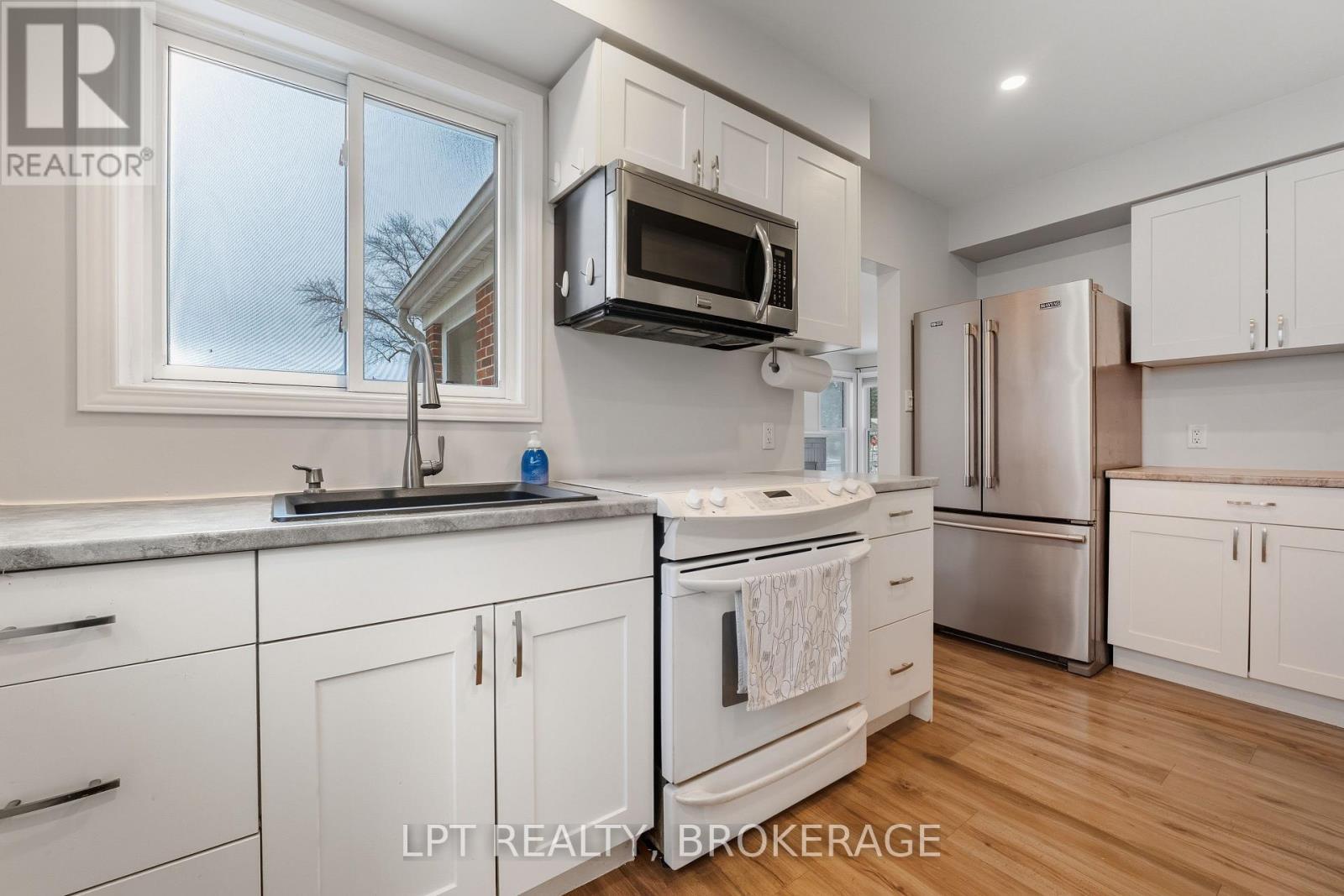 9 Elizabeth Avenue, Kingston (West Of Sir John A. Blvd), ON - Indoor Photo Showing Kitchen