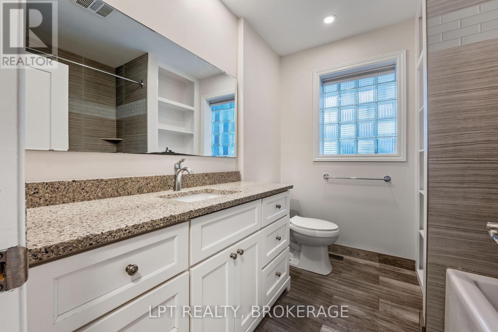 9 Elizabeth Avenue, Kingston (West Of Sir John A. Blvd), ON - Indoor Photo Showing Bathroom