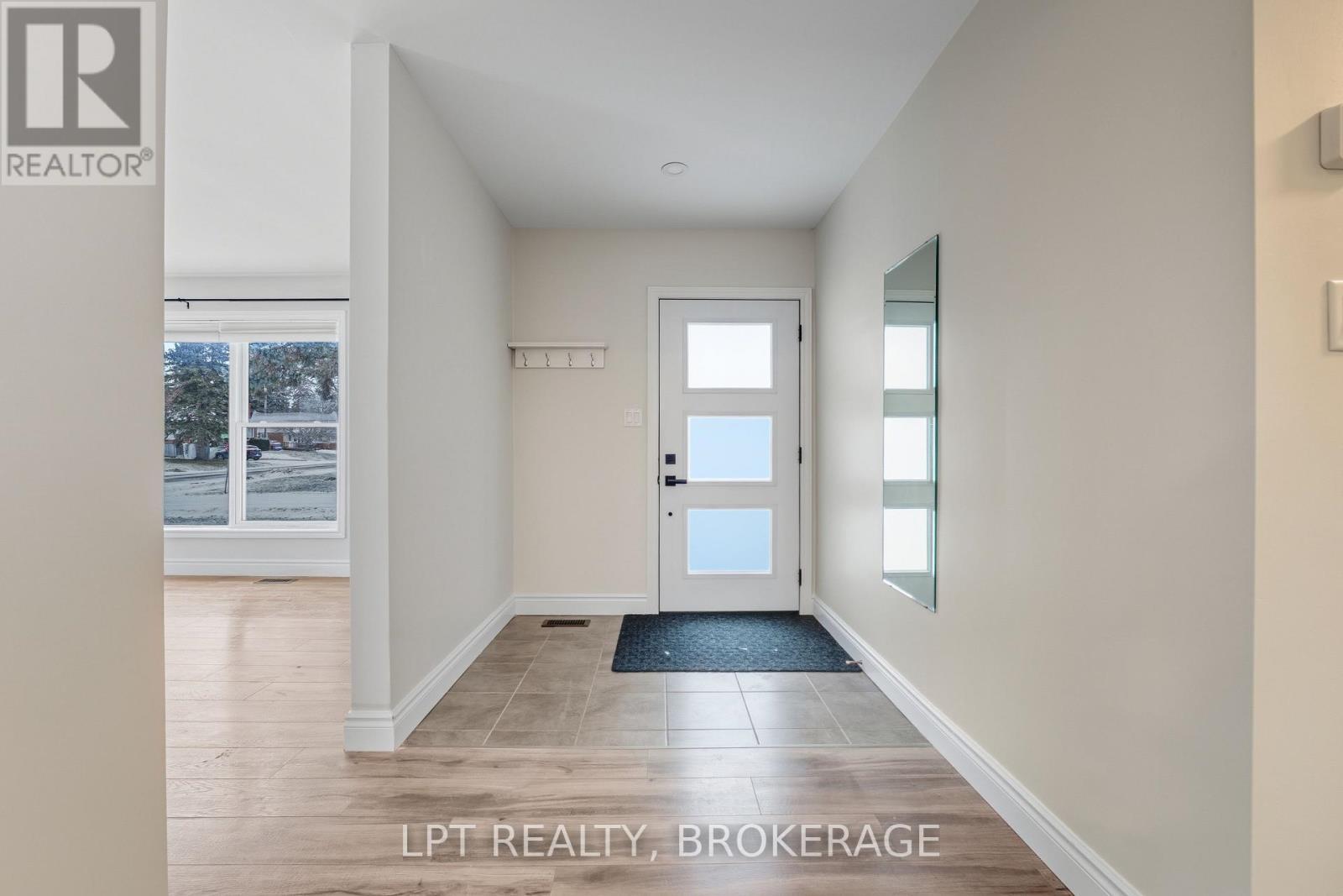 9 Elizabeth Avenue, Kingston (West Of Sir John A. Blvd), ON - Indoor Photo Showing Other Room