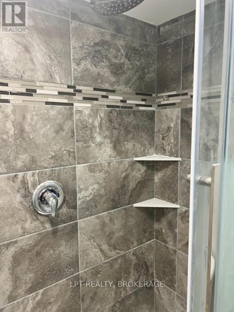 9 Elizabeth Avenue, Kingston (West Of Sir John A. Blvd), ON - Indoor Photo Showing Bathroom