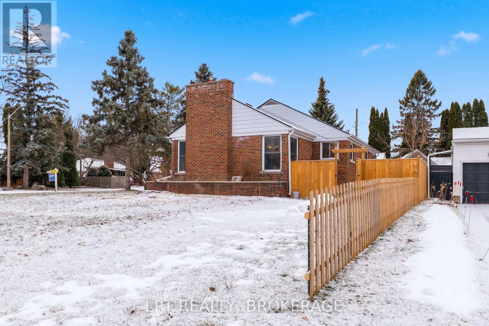 9 Elizabeth Avenue, Kingston (West Of Sir John A. Blvd), ON - Outdoor