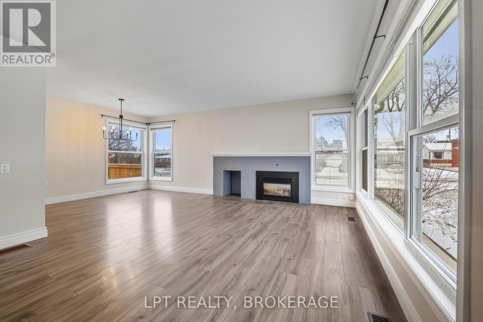 9 Elizabeth Avenue, Kingston (West Of Sir John A. Blvd), ON - Indoor Photo Showing Living Room With Fireplace