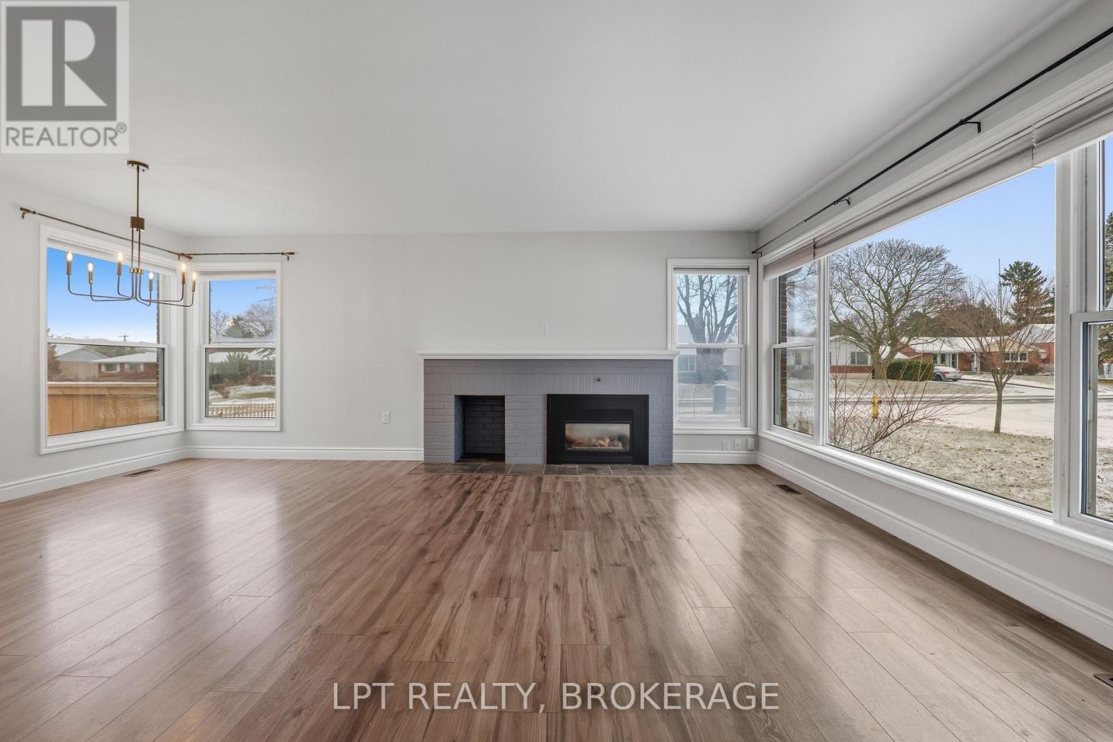 9 Elizabeth Avenue, Kingston (West Of Sir John A. Blvd), ON - Indoor Photo Showing Living Room With Fireplace