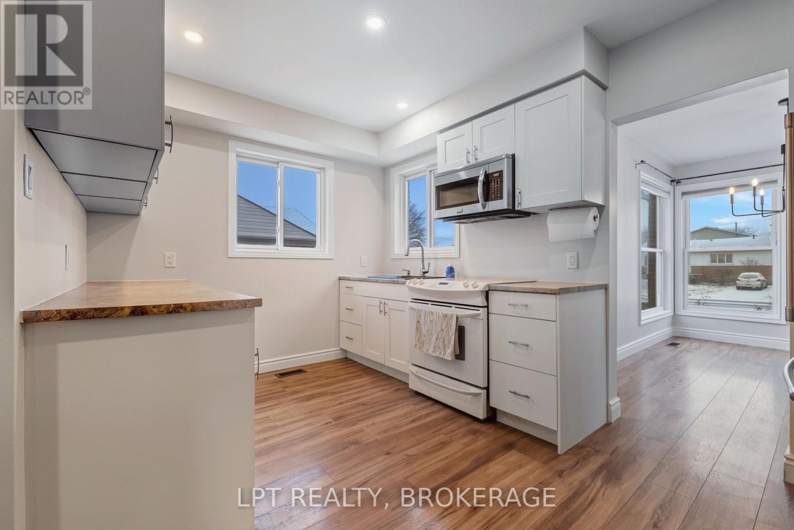 9 Elizabeth Avenue, Kingston (West Of Sir John A. Blvd), ON - Indoor Photo Showing Kitchen