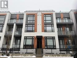 924 - 2 STECKLEY HOUSE LANE Richmond Hill, ON L4S 0N4