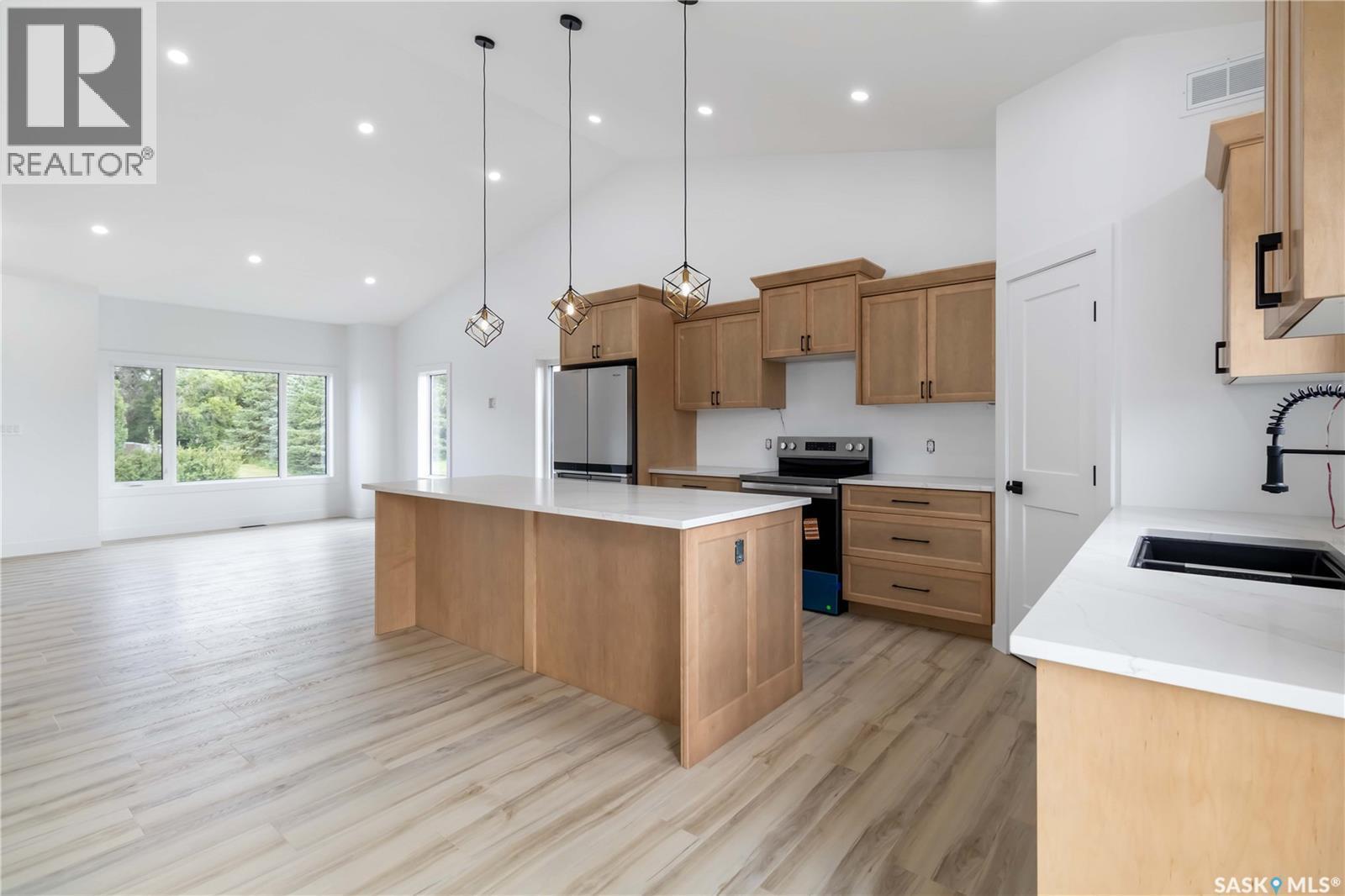 210 2Nd Street S, Waldheim, SK - Indoor Photo Showing Kitchen With Double Sink