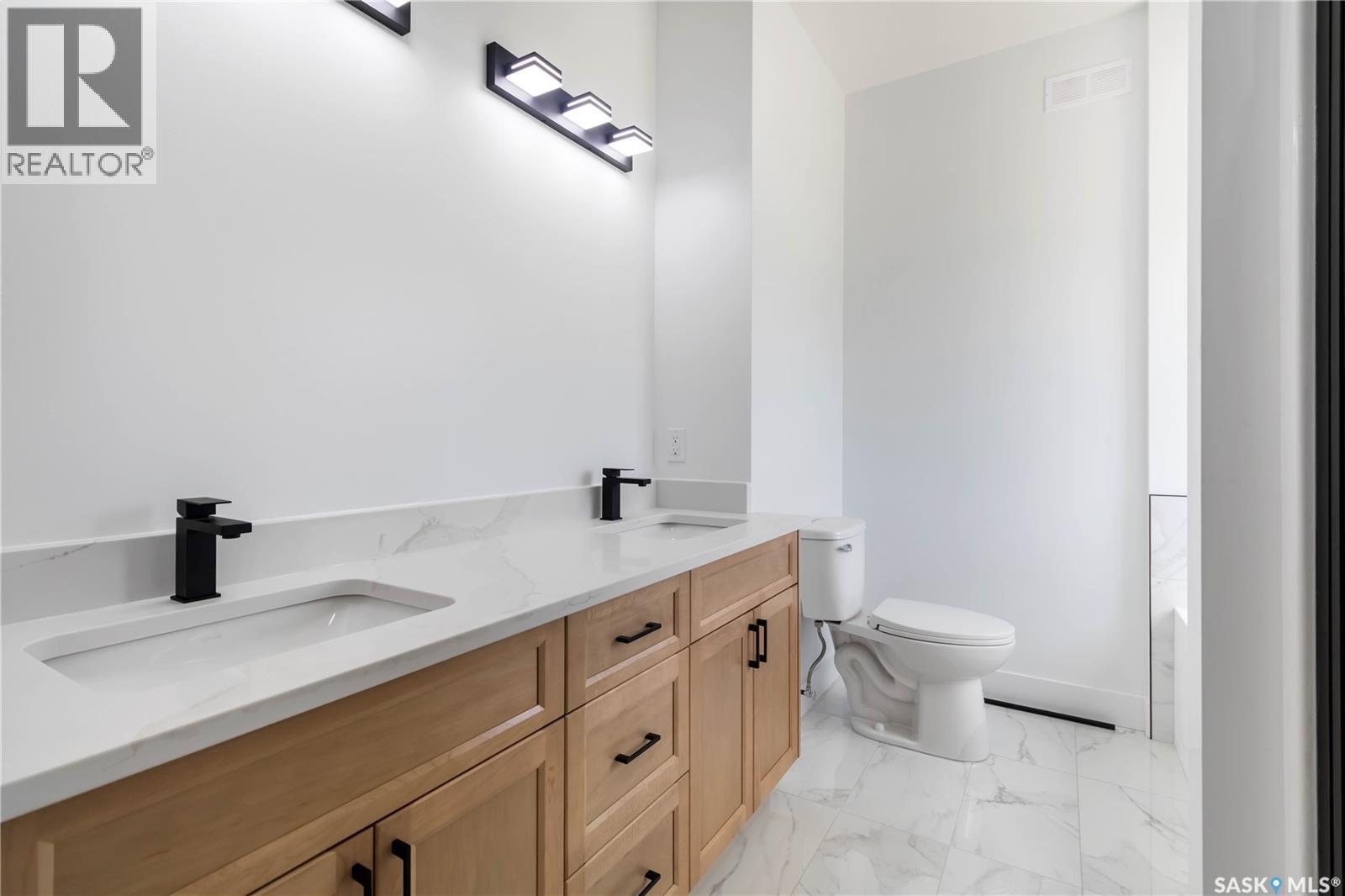 210 2Nd Street S, Waldheim, SK - Indoor Photo Showing Bathroom