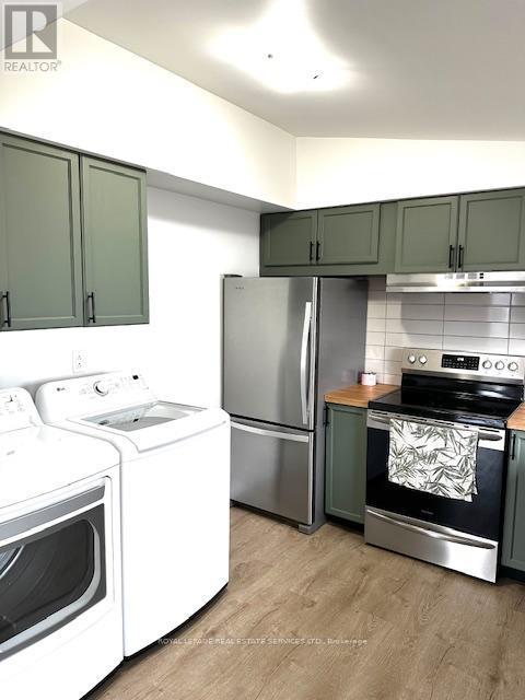 35 Karen Crescent, Hamilton, ON - Indoor Photo Showing Kitchen