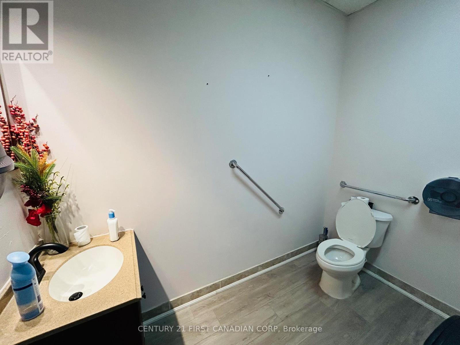 3 - 11 Baseline Road E, London South (South E), ON