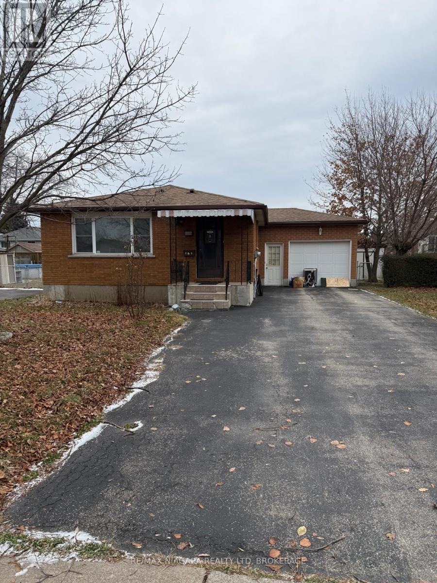 8006 Paddock Trail Drive, Niagara Falls (Ascot), ON - Outdoor