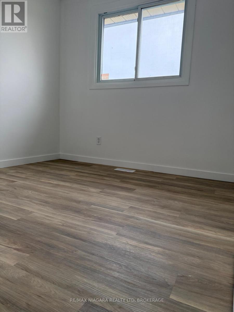 8006 Paddock Trail Drive, Niagara Falls (Ascot), ON - Indoor Photo Showing Other Room