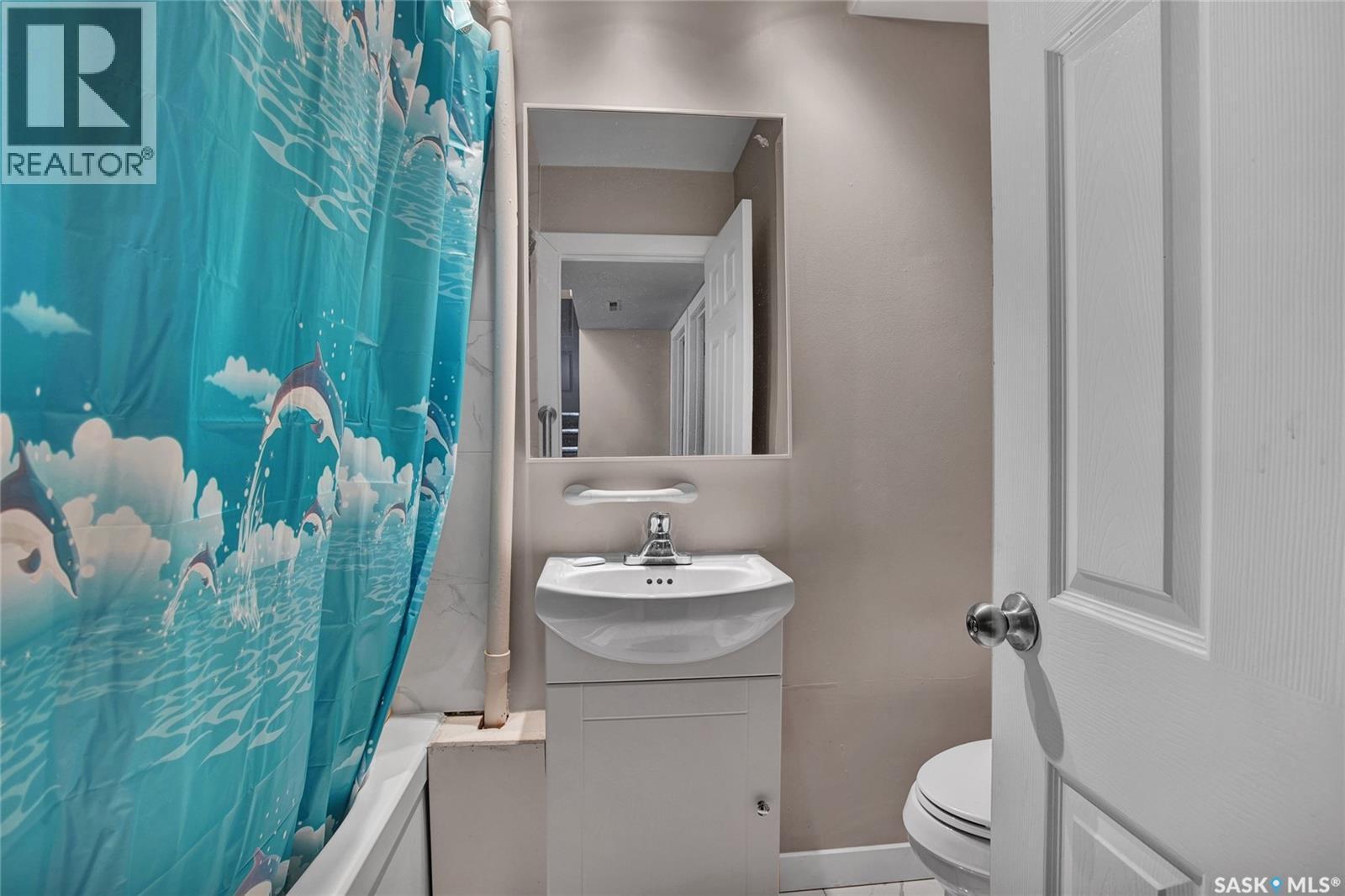 2820-2822 7Th Street E, Saskatoon, SK - Indoor Photo Showing Bathroom