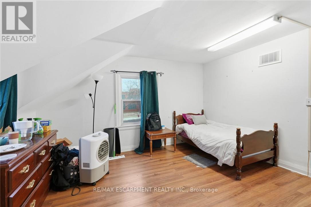 2 Gary Avenue, Hamilton, ON - Indoor Photo Showing Bedroom