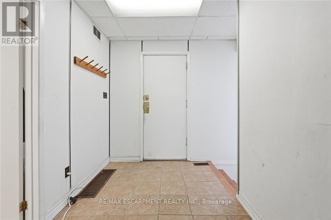 2 Gary Avenue, Hamilton, ON - Indoor Photo Showing Other Room