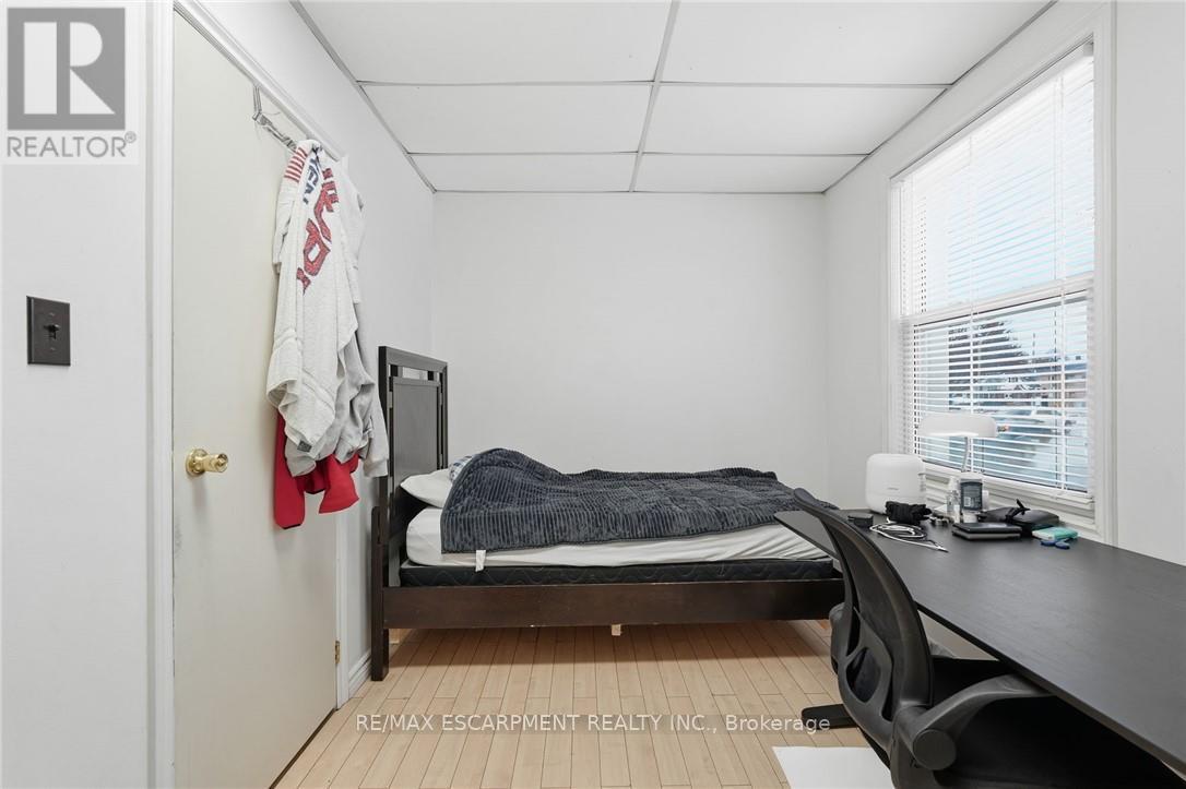 2 Gary Avenue, Hamilton, ON - Indoor Photo Showing Other Room