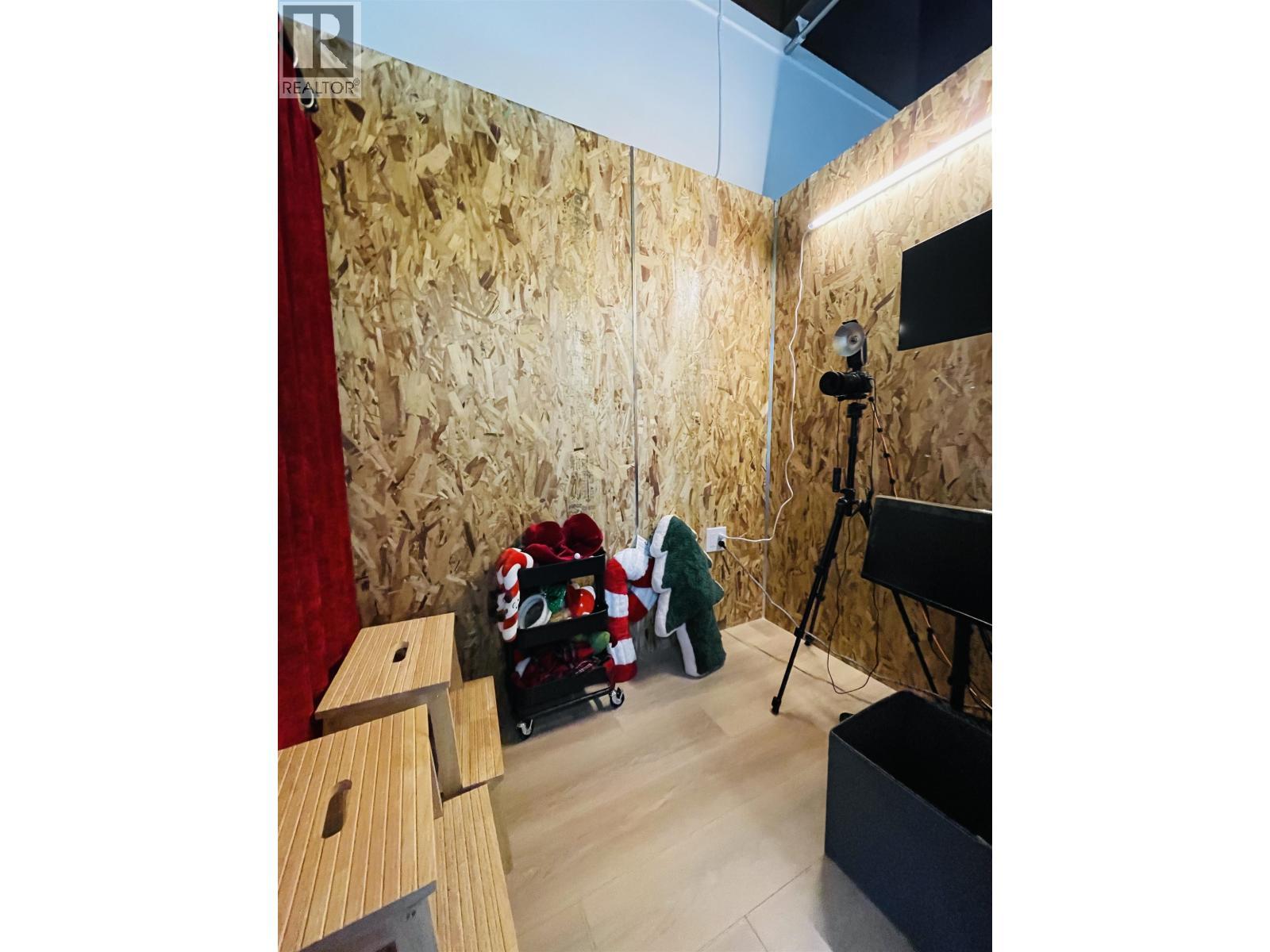 2215/ 2220-4000 No. 3 Road, Richmond, BC