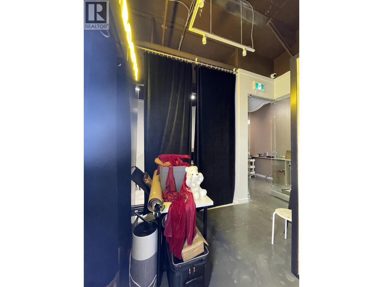 2215/ 2220-4000 No. 3 Road, Richmond, BC