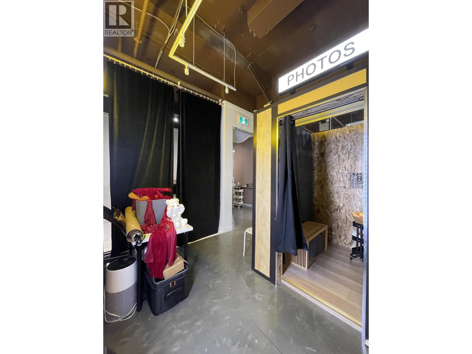 2215/ 2220-4000 No. 3 Road, Richmond, BC