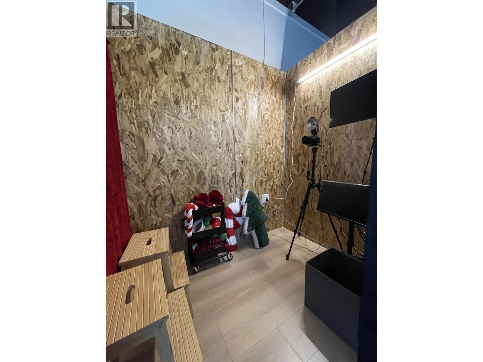 2215/ 2220-4000 No. 3 Road, Richmond, BC