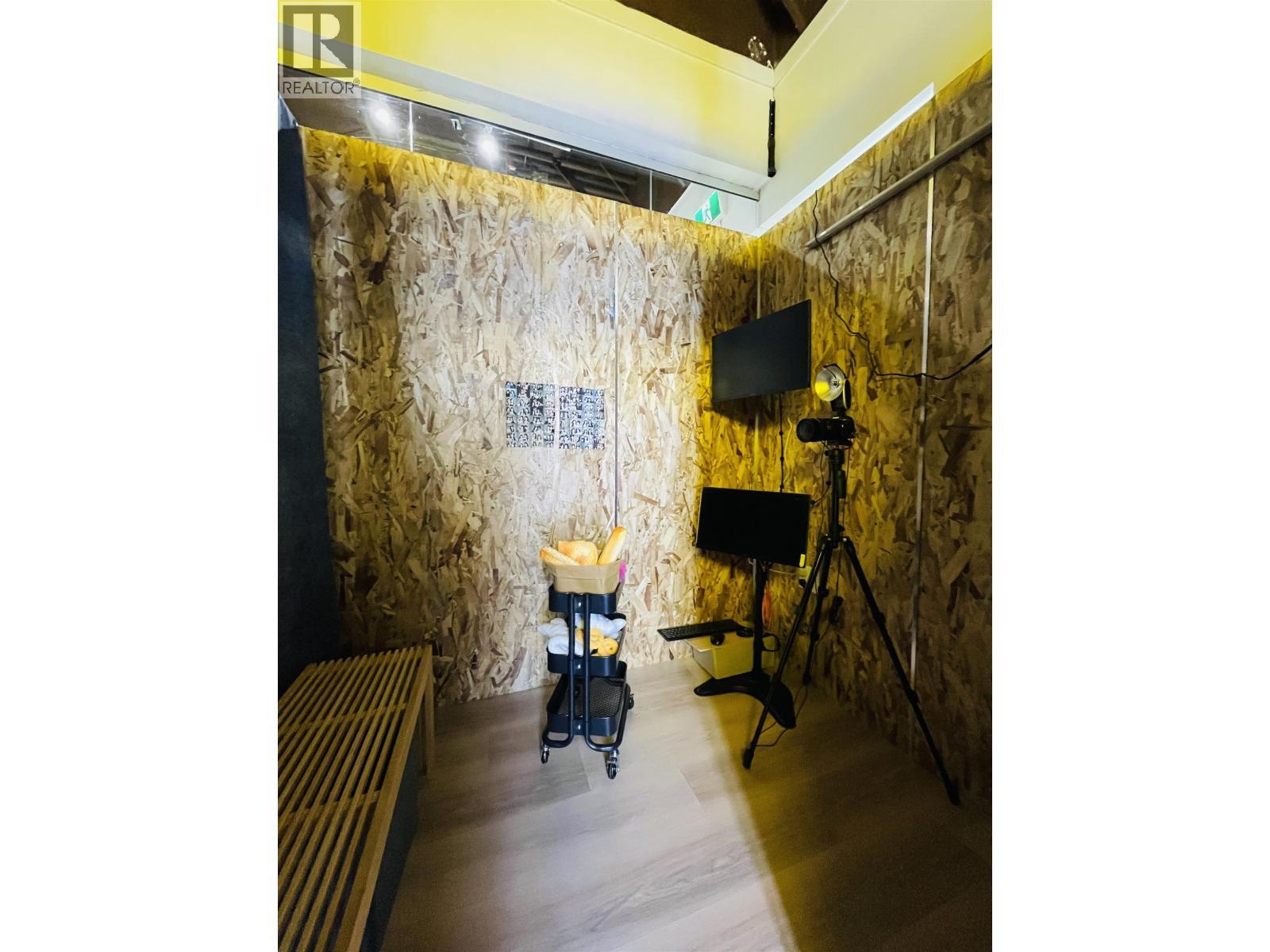 2215/ 2220-4000 No. 3 Road, Richmond, BC