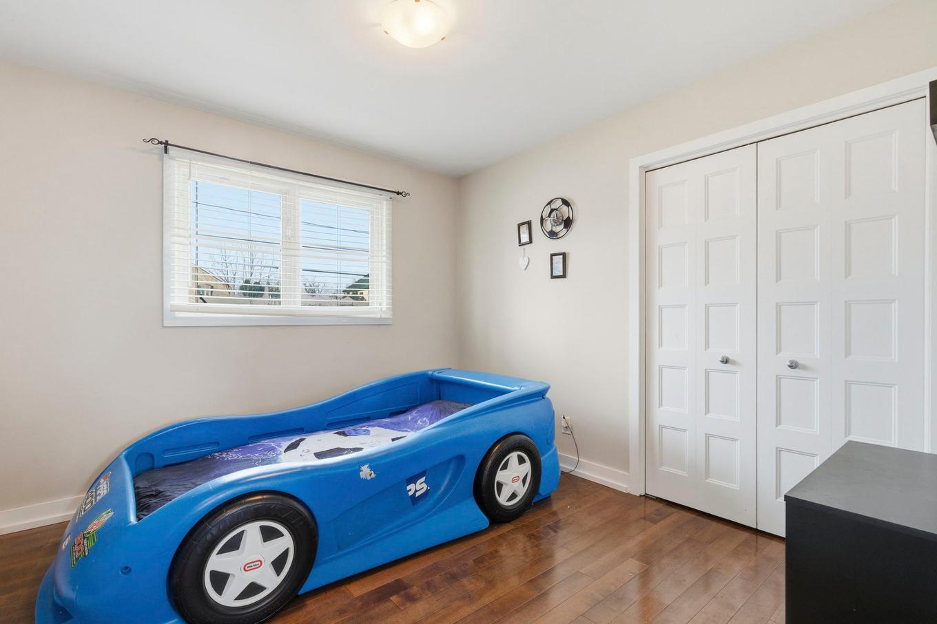 Chambre à coucher - 2230 Ch. Des Patriotes, Richelieu, QC - Indoor Photo Showing Garage