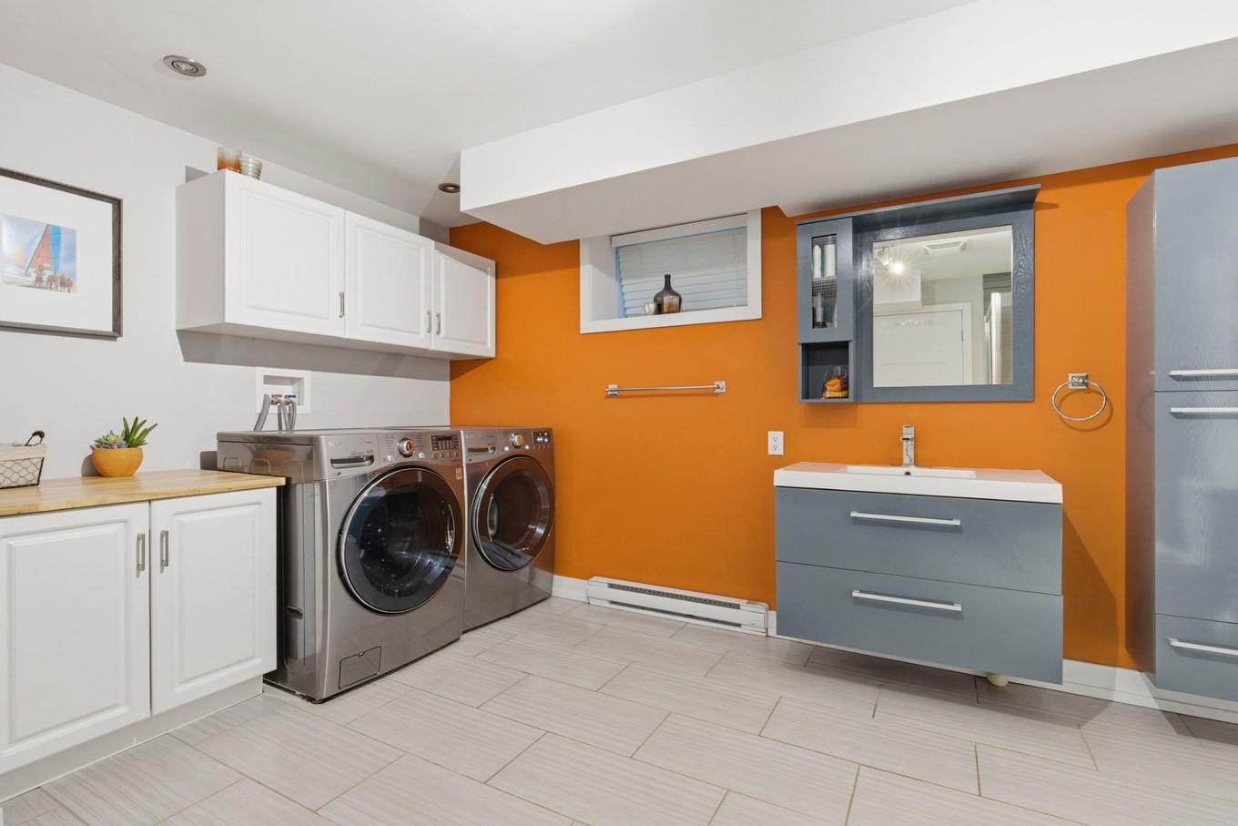 Salle de bains - 2230 Ch. Des Patriotes, Richelieu, QC - Indoor Photo Showing Laundry Room