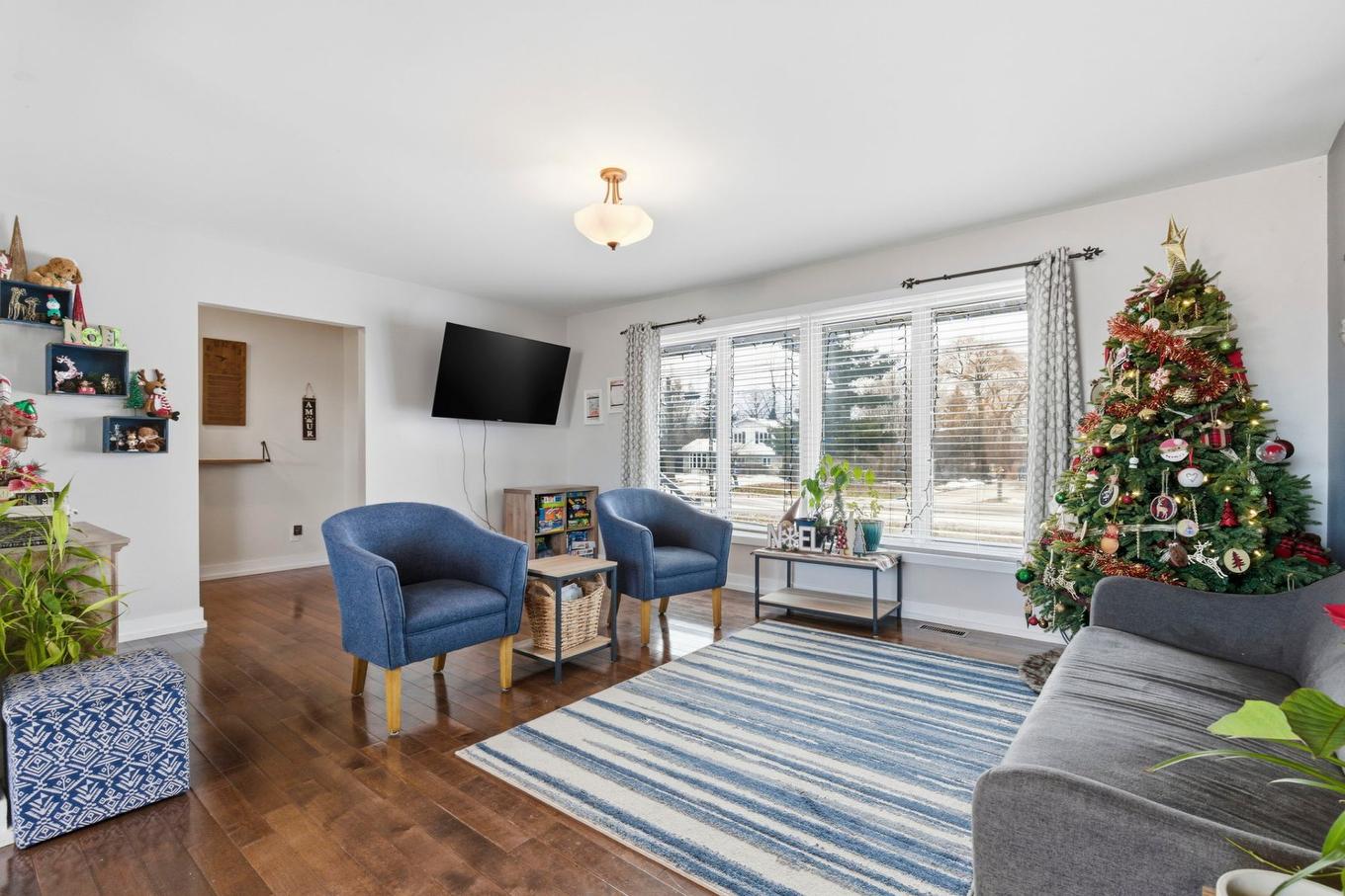 Salon - 2230 Ch. Des Patriotes, Richelieu, QC - Indoor Photo Showing Living Room