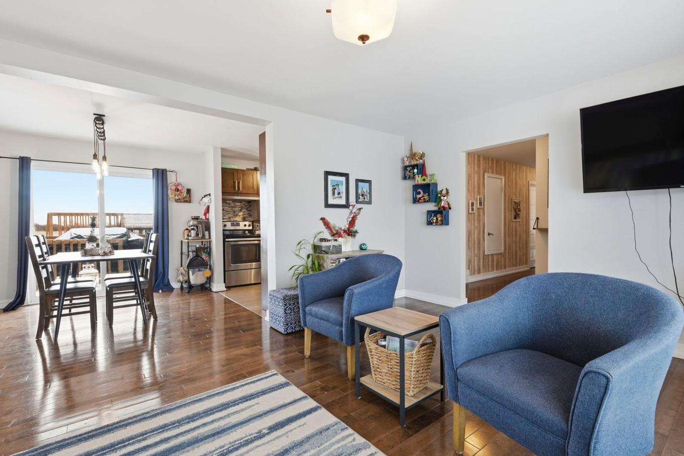 Salon - 2230 Ch. Des Patriotes, Richelieu, QC - Indoor Photo Showing Living Room