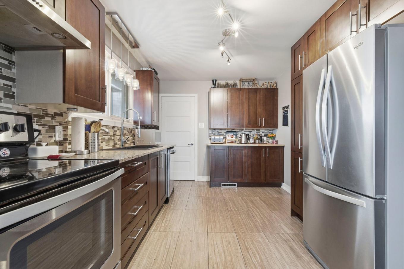 Cuisine - 2230 Ch. Des Patriotes, Richelieu, QC - Indoor Photo Showing Kitchen With Upgraded Kitchen