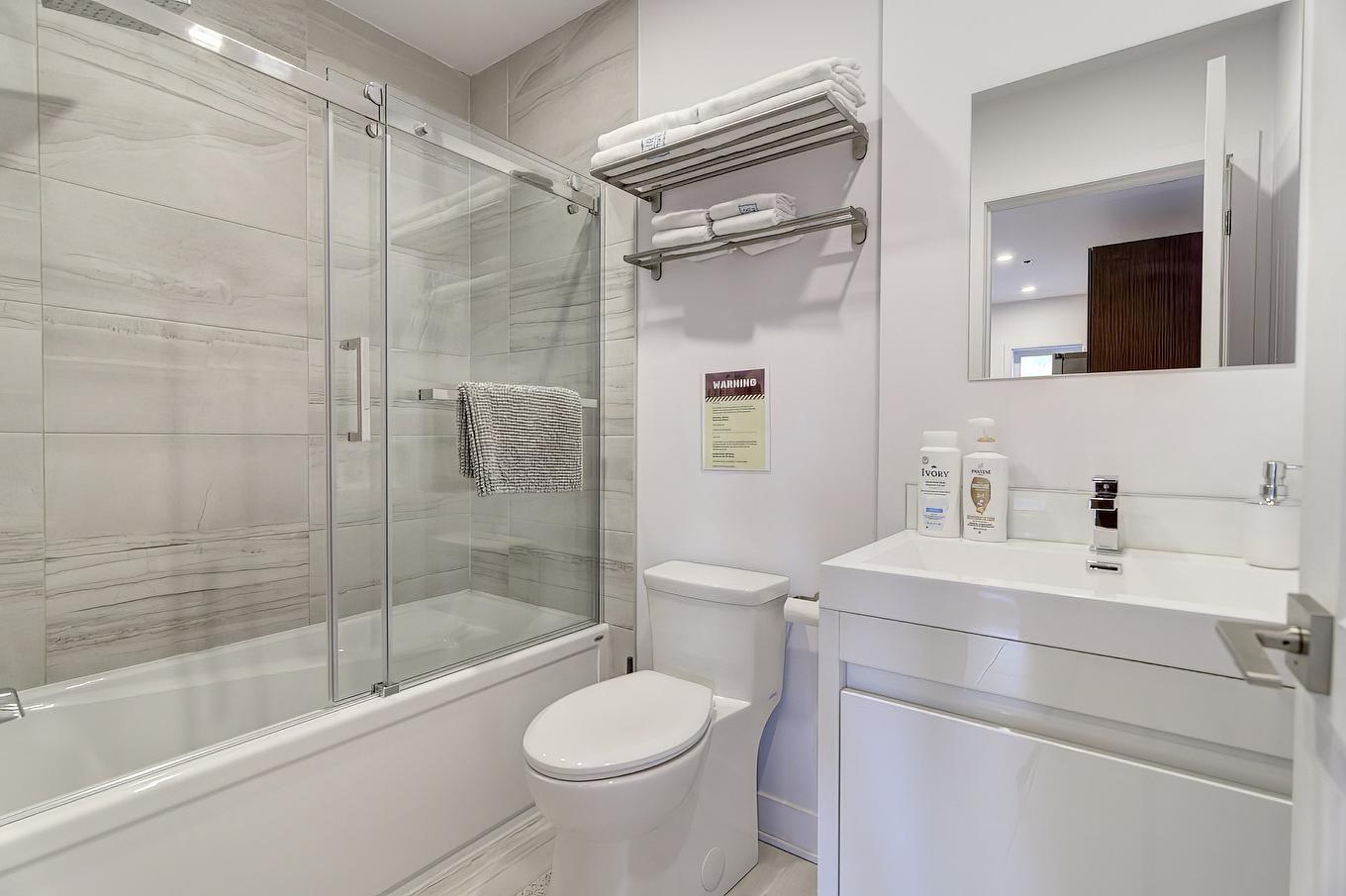 Bathroom - 416-2001 Av. Beaconsfield, Montréal (Côte-Des-Neiges/Notre-Dame-De-Grâce), QC - Indoor Photo Showing Bathroom