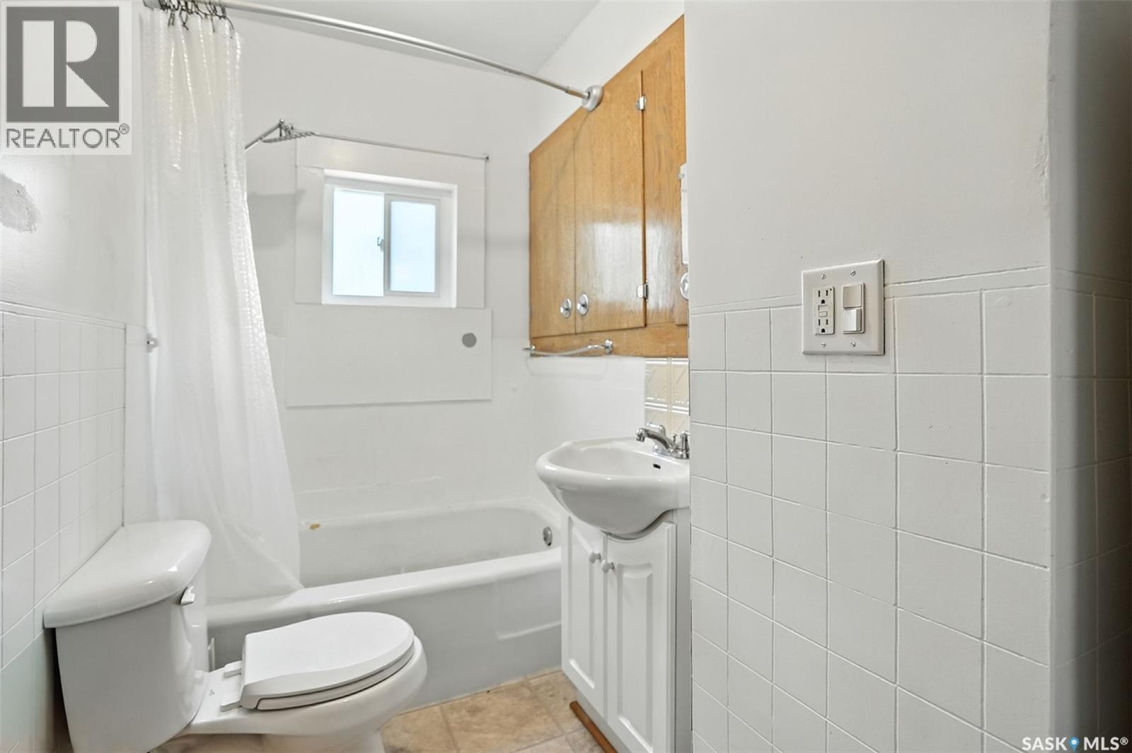 106 3Rd Avenue E, Nokomis, SK - Indoor Photo Showing Bathroom