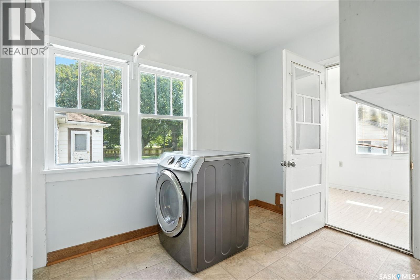 106 3Rd Avenue E, Nokomis, SK - Indoor Photo Showing Laundry Room