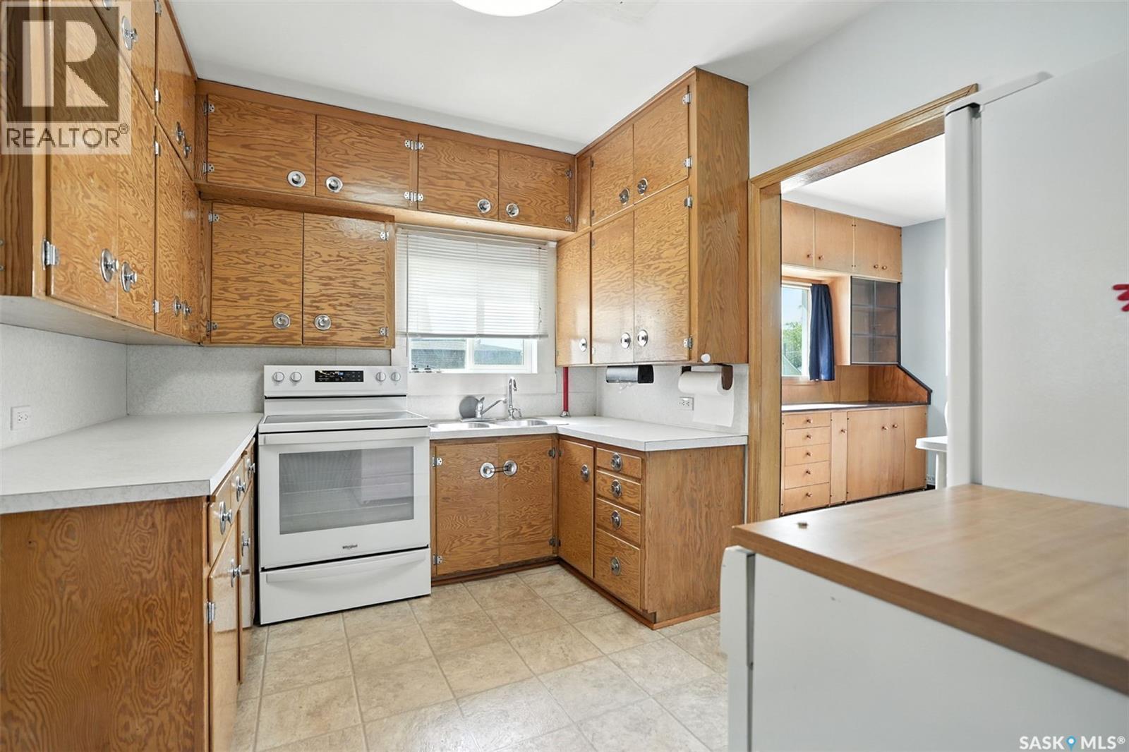 106 3Rd Avenue E, Nokomis, SK - Indoor Photo Showing Kitchen