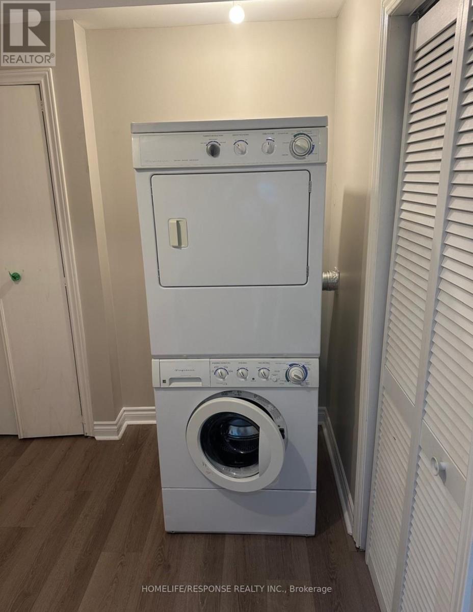 5415 Longford Drive, Mississauga, ON - Indoor Photo Showing Laundry Room