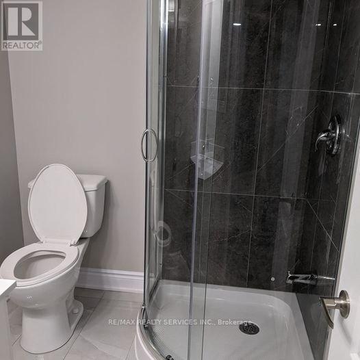 150 Dells Crescent, Brampton, ON - Indoor Photo Showing Bathroom