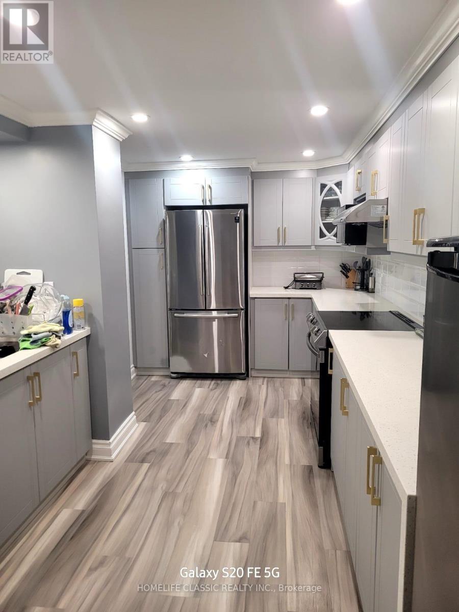 1611 - 236 Albion Road, Toronto, ON - Indoor Photo Showing Kitchen