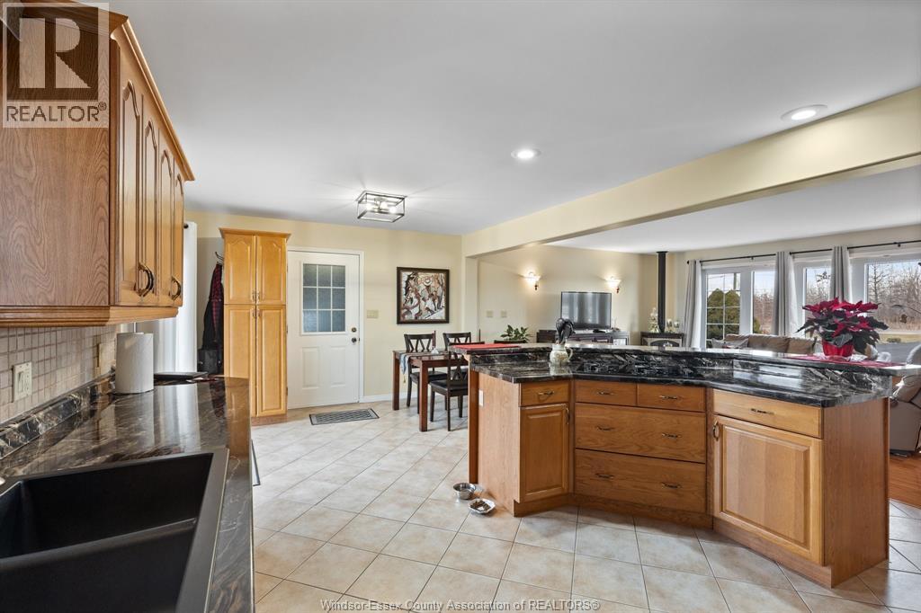 6578 Concession 6 North, Amherstburg, ON - Indoor Photo Showing Kitchen