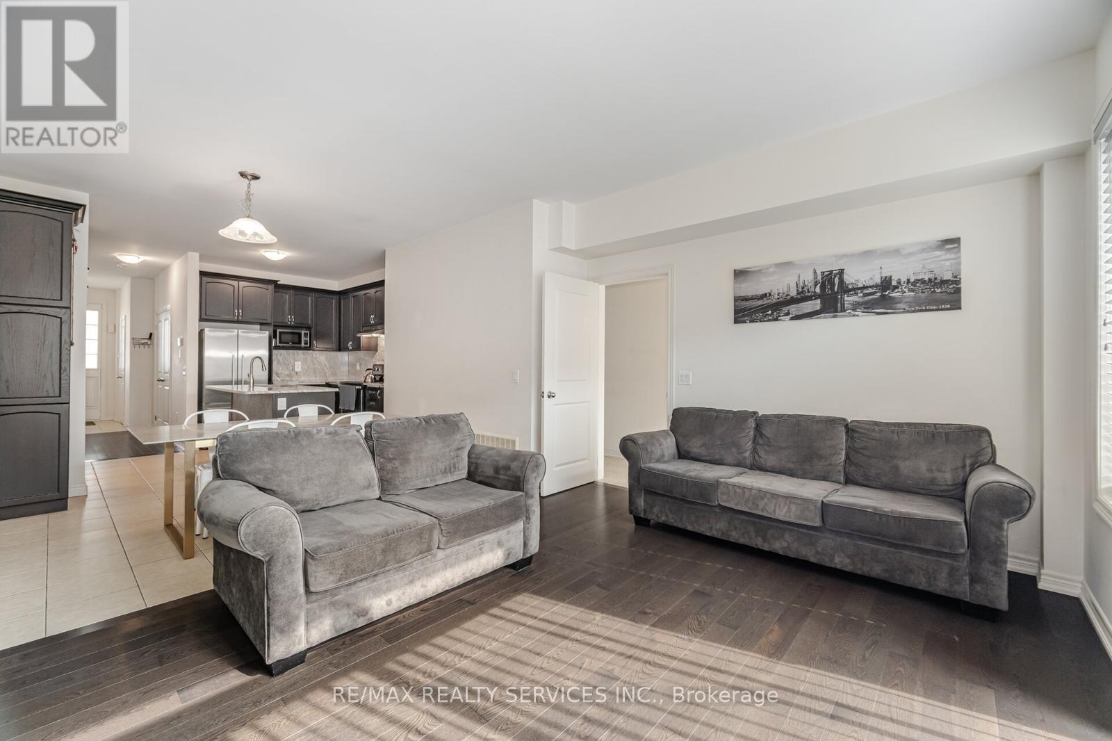 34 Pennycross Crescent, Brampton, ON - Indoor Photo Showing Living Room