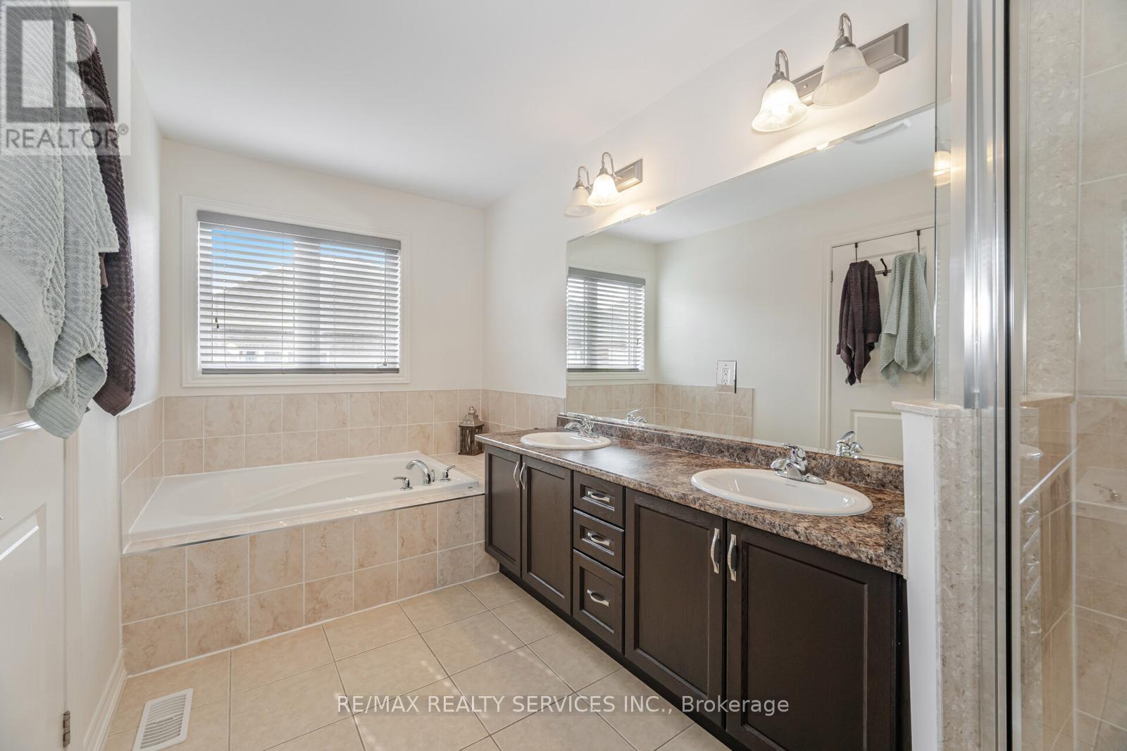 34 Pennycross Crescent, Brampton, ON - Indoor Photo Showing Bathroom