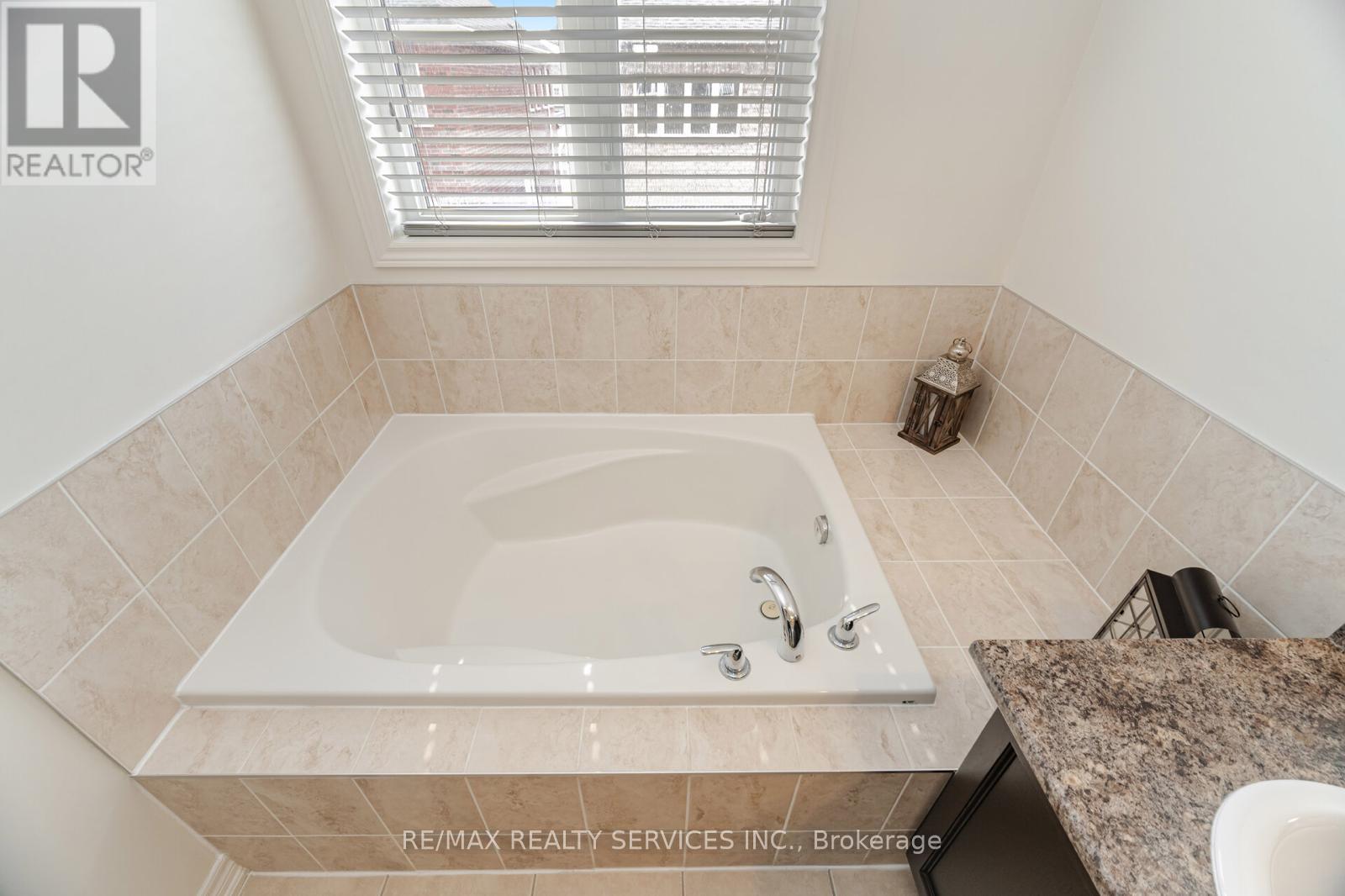 34 Pennycross Crescent, Brampton, ON - Indoor Photo Showing Bathroom