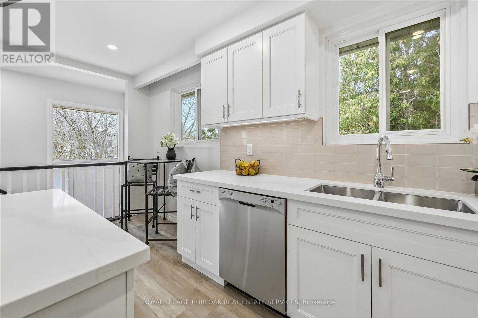 2344 Glastonbury Road, Burlington, ON - Indoor Photo Showing Kitchen With Double Sink