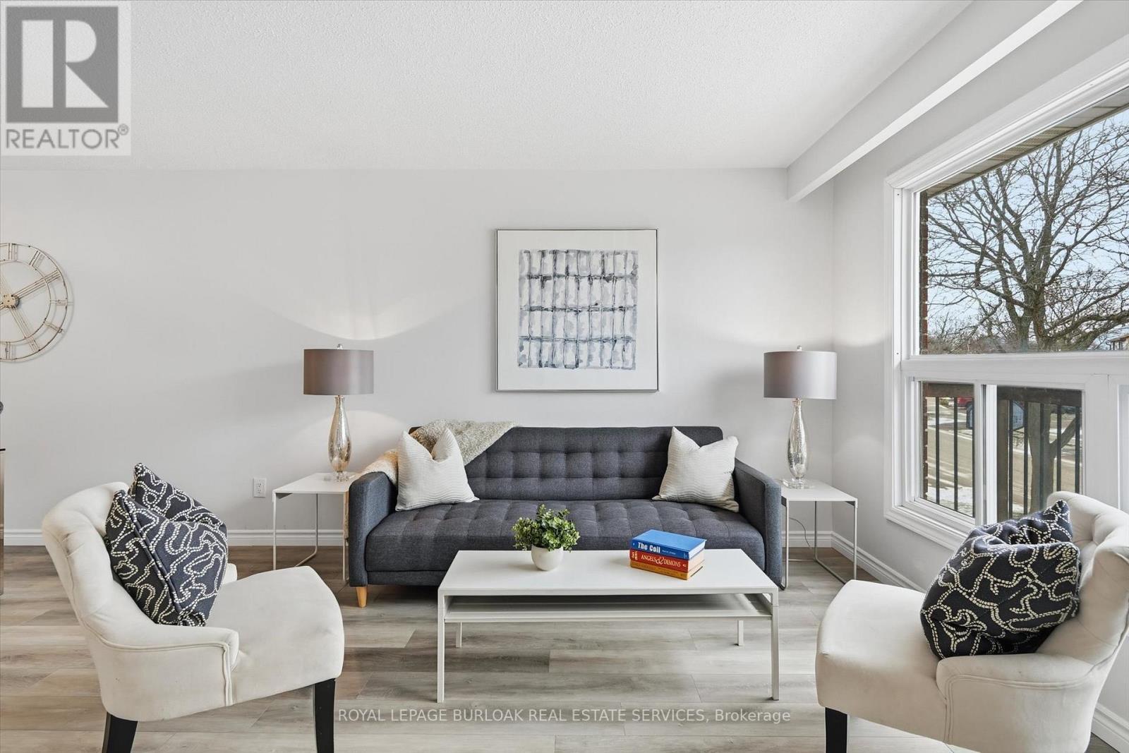 2344 Glastonbury Road, Burlington, ON - Indoor Photo Showing Living Room