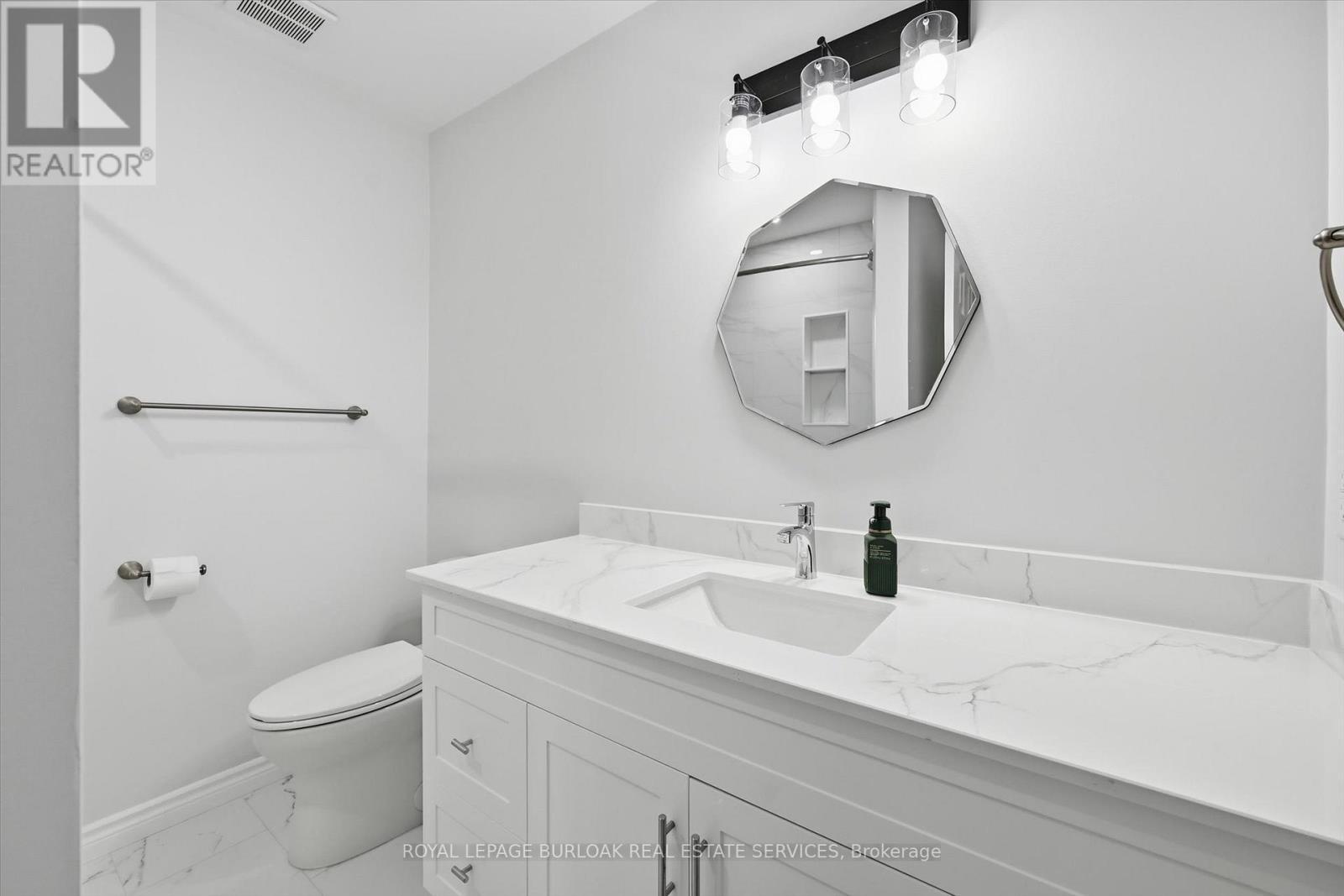 2344 Glastonbury Road, Burlington, ON - Indoor Photo Showing Bathroom