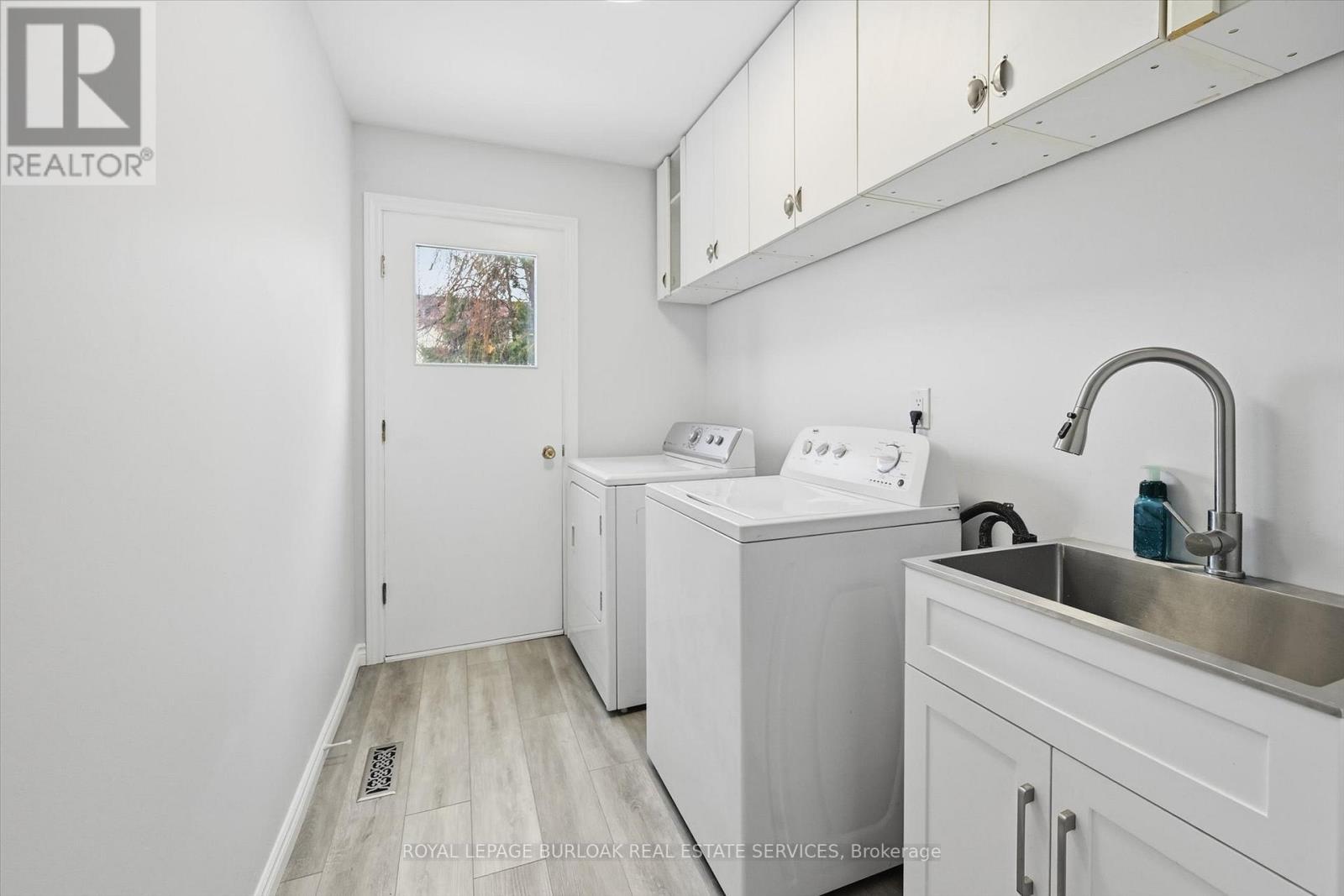 2344 Glastonbury Road, Burlington, ON - Indoor Photo Showing Laundry Room