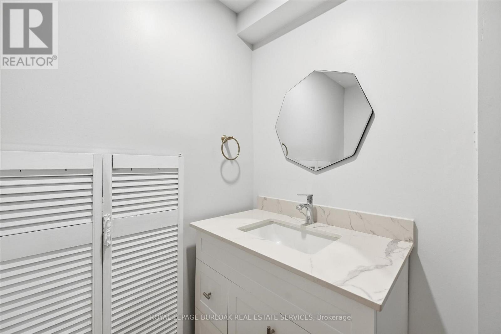 2344 Glastonbury Road, Burlington, ON - Indoor Photo Showing Bathroom