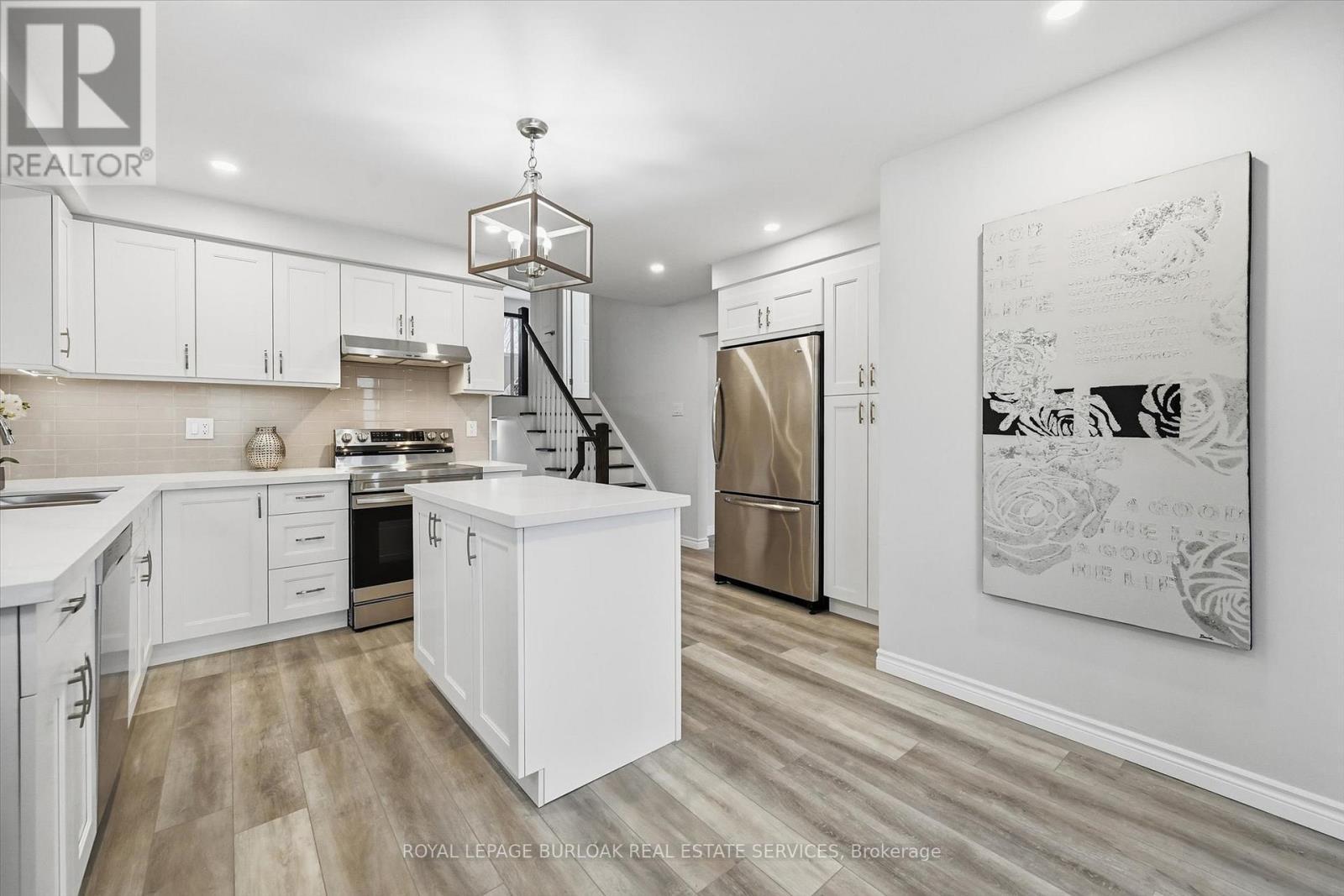 2344 Glastonbury Road, Burlington, ON - Indoor Photo Showing Kitchen With Double Sink