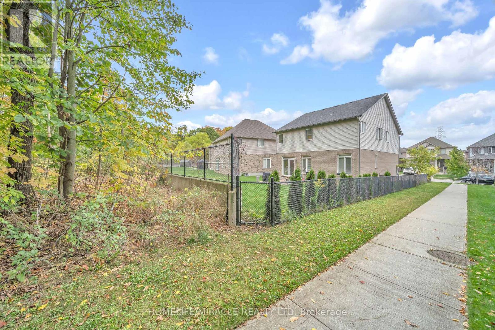 79 Elmbank Trail, Kitchener, ON - Outdoor