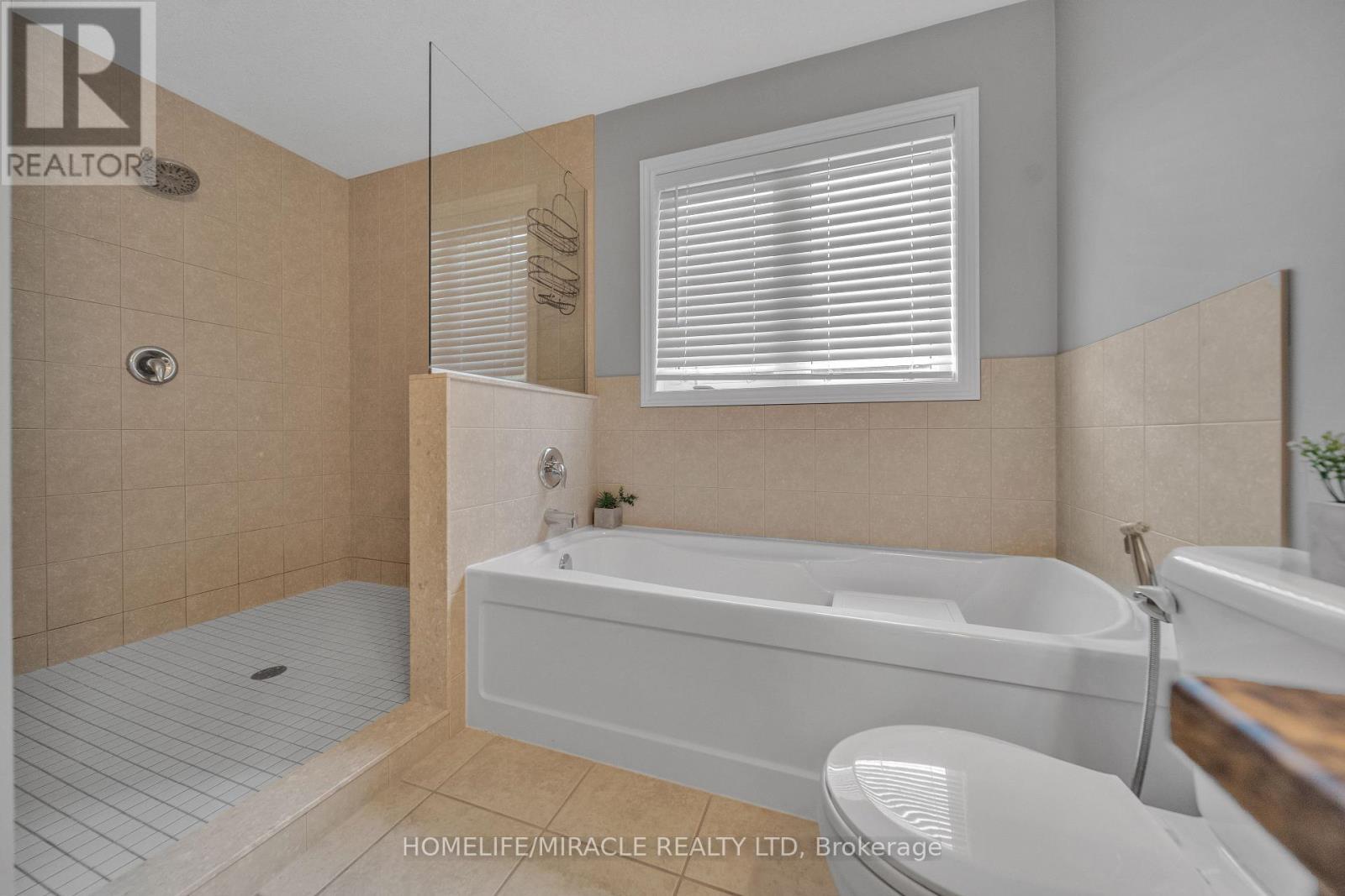 79 Elmbank Trail, Kitchener, ON - Indoor Photo Showing Bathroom