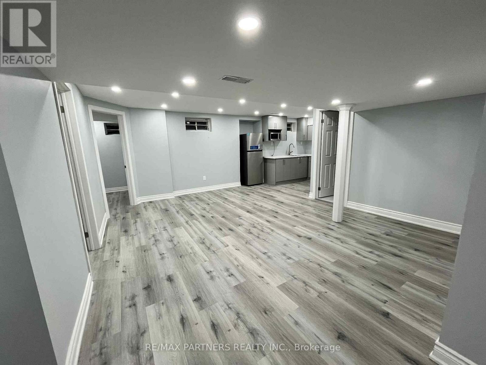 31 Chalone Crescent, Vaughan, ON - Indoor Photo Showing Basement