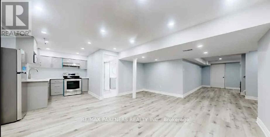 31 Chalone Crescent, Vaughan, ON - Indoor Photo Showing Other Room